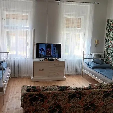 Levendula Apartman Guest house *